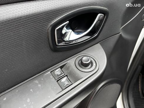 Renault Clio 2014 белый - фото 19