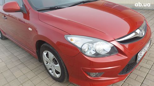 Hyundai i30 2011 красный - фото 3