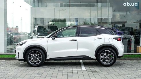 Lexus LBX 2023 - фото 3