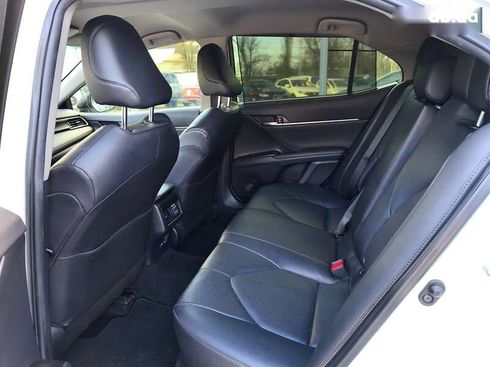 Toyota Camry 2021 - фото 9