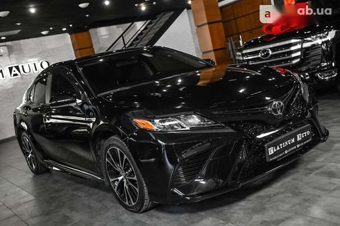 Toyota Camry 2018 - фото 11