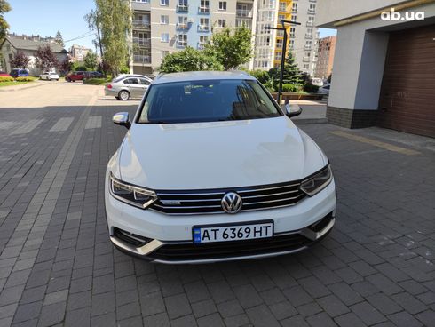 Volkswagen Passat 2017 белый - фото 10