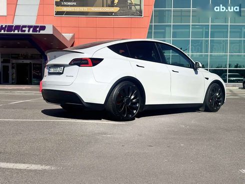 Tesla Model Y 2022 - фото 8