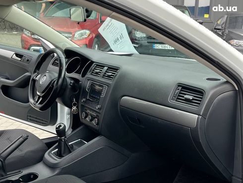 Volkswagen Jetta 2016 белый - фото 14