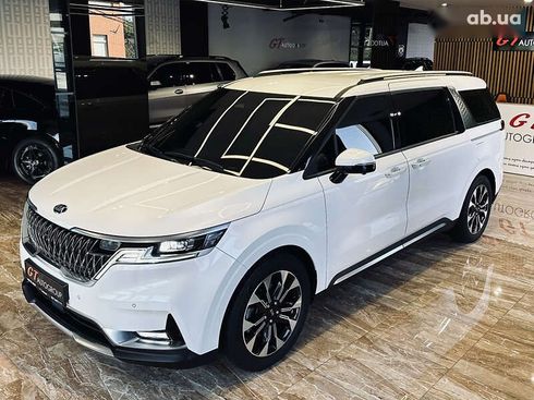 Kia Carnival 2021 - фото 12