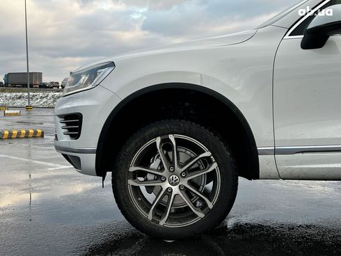 Volkswagen Touareg 2016 белый - фото 48