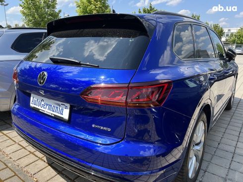 Volkswagen Touareg R 2022 - фото 22