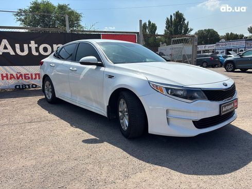 Kia Optima 2017 белый - фото 7