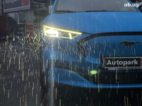 Ford Mustang Mach-E 2023 синий - фото 12