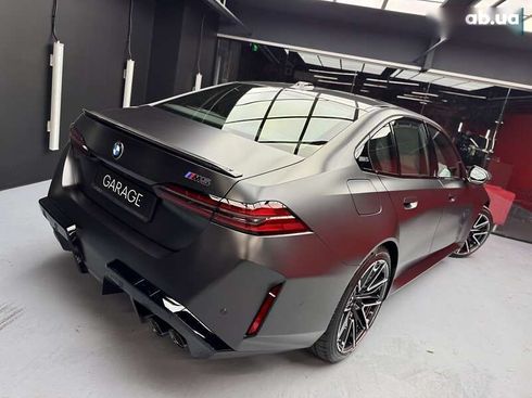 BMW M5 2025 - фото 24