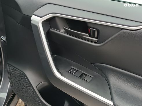 Toyota RAV4 2025 серый - фото 41