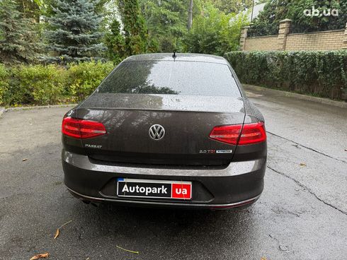 Volkswagen Passat 2015 коричневый - фото 17