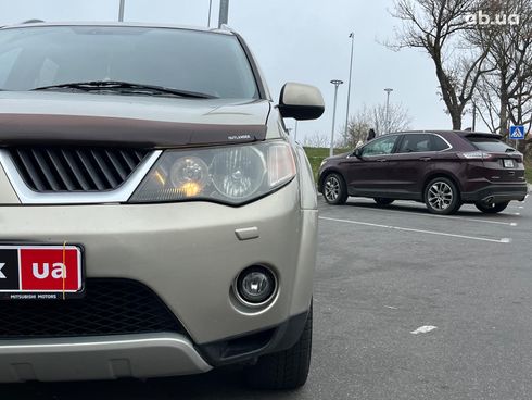 Mitsubishi Outlander 2008 бежевый - фото 3