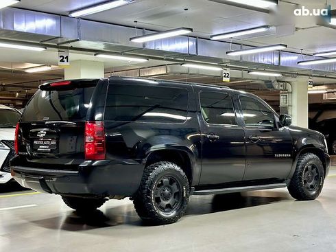 Chevrolet Suburban 2011 - фото 17