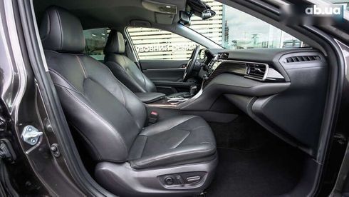 Toyota Camry 2020 - фото 6