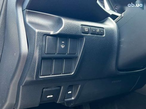 Lexus IS 2017 - фото 16