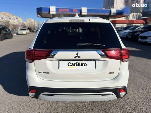 Mitsubishi Outlander 2019 - фото 10