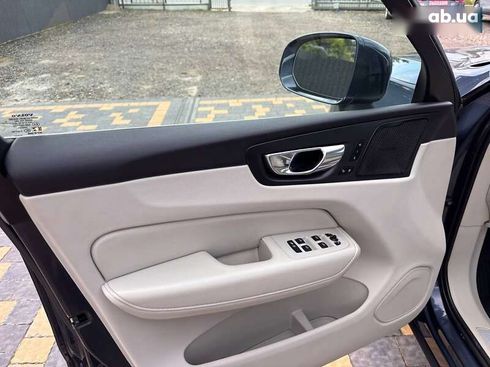 Volvo XC60 2021 - фото 17