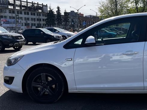 Opel Astra 2012 белый - фото 15