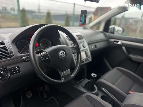 Volkswagen Touran 2010 - фото 23