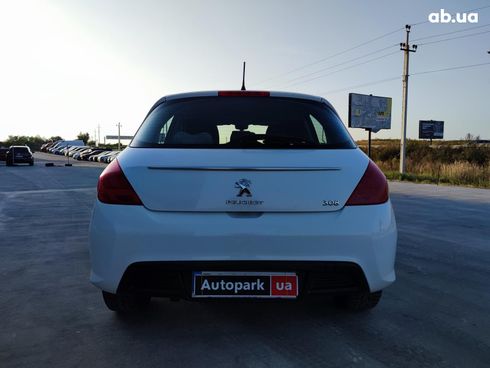 Peugeot 308 2011 белый - фото 11