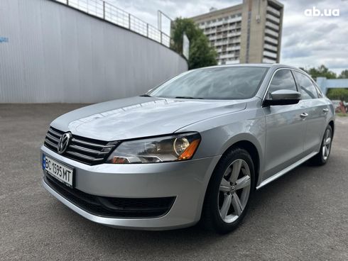 Volkswagen Passat 2013 серебристый - фото 2