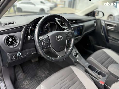 Toyota Auris 2018 - фото 16