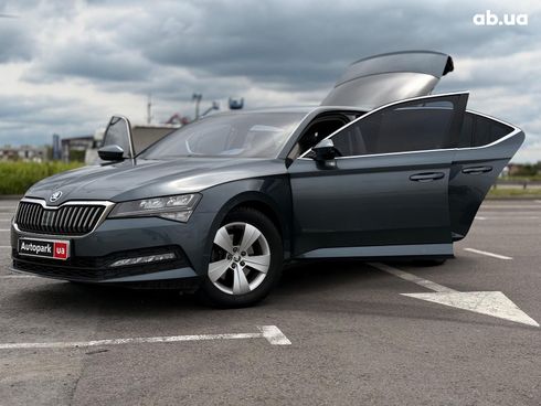 Skoda Superb 2019 серый - фото 23