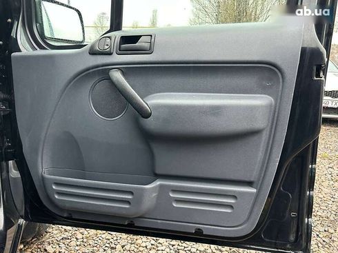 Ford Tourneo Connect 2011 - фото 30