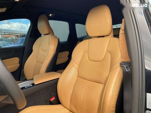 Volvo XC60 2019 - фото 22