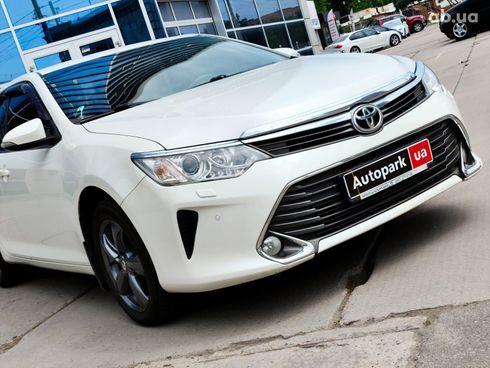 Toyota Camry 2015 белый - фото 13