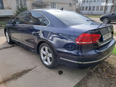 Volkswagen Passat 2014 синий - фото 11