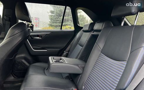 Toyota RAV4 2021 - фото 25