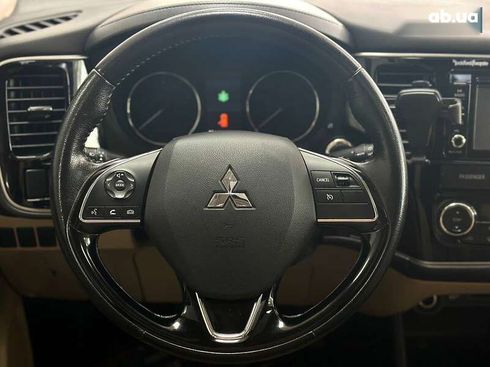 Mitsubishi Outlander 2016 - фото 26