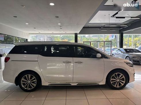 Kia Carnival 2016 - фото 8