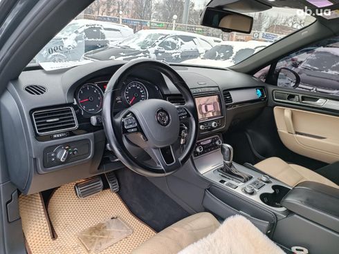 Volkswagen Touareg 2015 серый - фото 13