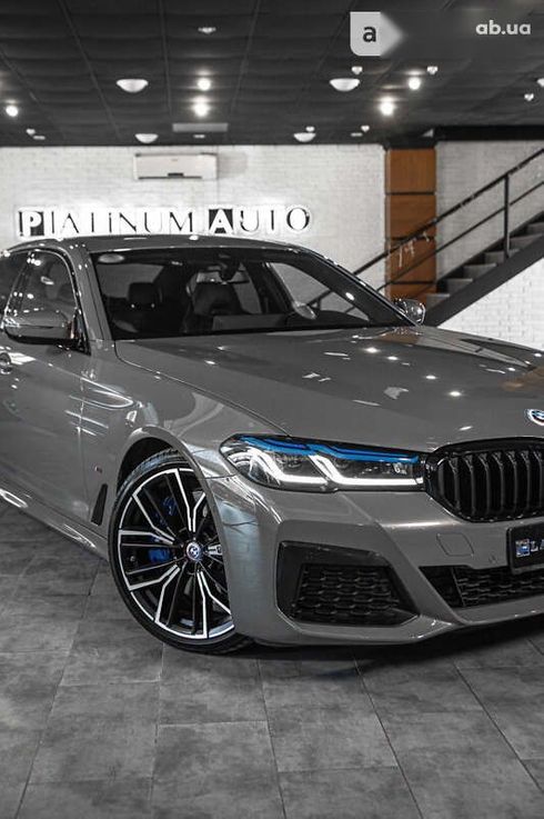 BMW 5 серия 2021 - фото 9