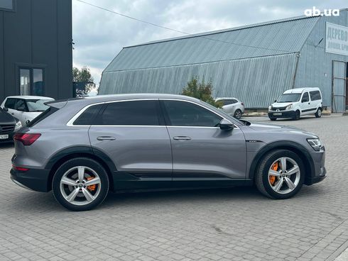 Audi E-Tron 2019 серый - фото 12