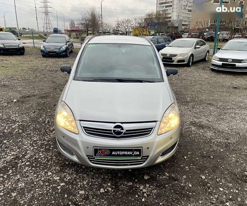 Opel Zafira 2009 - фото 4