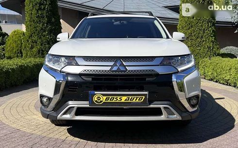 Mitsubishi Outlander 2018 - фото 2