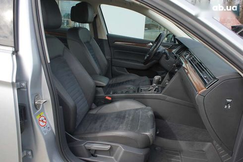 Volkswagen Passat 2018 - фото 30
