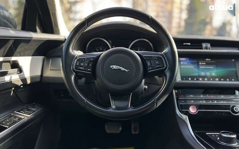 Jaguar XF 2019 - фото 10