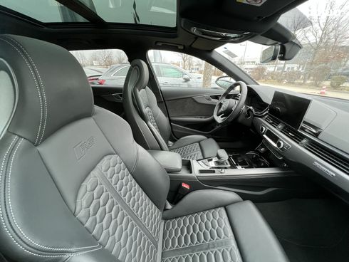 Audi RS 4 2023 - фото 23