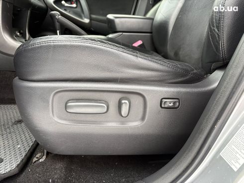 Toyota RAV4 2012 серый - фото 15