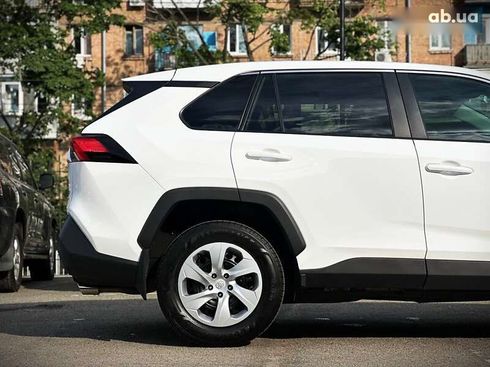 Toyota RAV4 2022 - фото 10