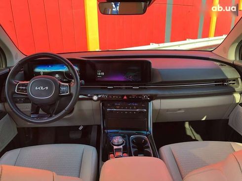 Kia Carnival 2021 - фото 15