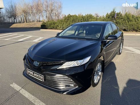Toyota Camry 2019 - фото 2