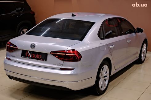 Volkswagen Passat 2018 серебристый - фото 5