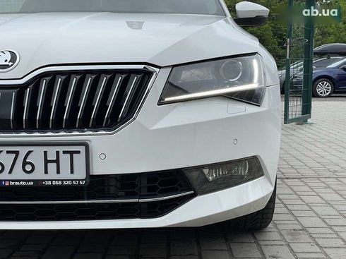 Skoda Superb 2017 - фото 8