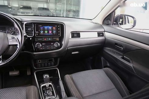 Mitsubishi Outlander 2017 - фото 14